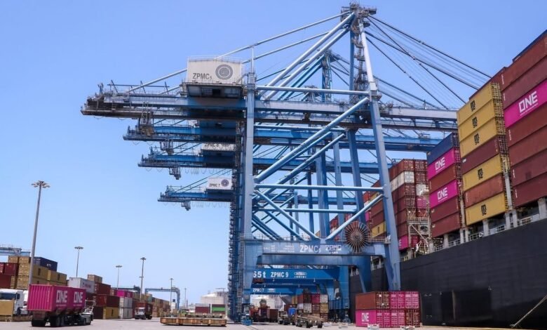 شاحنات ميناء دمياط