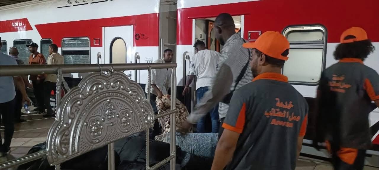 وصول السودانين الي محطة السد العالي