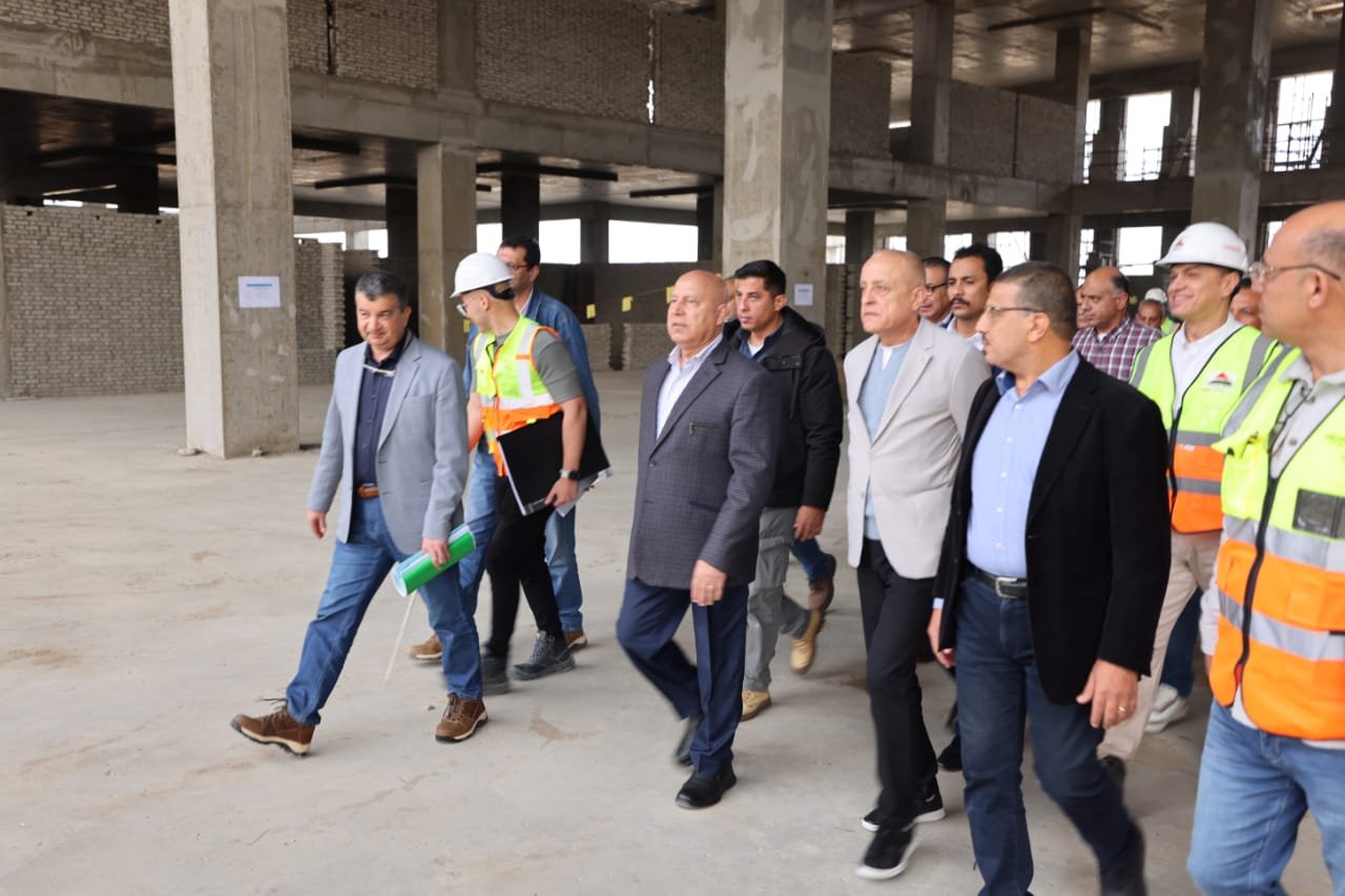 كامل الوزير يتفقد الخط الثاني للقطار السريع